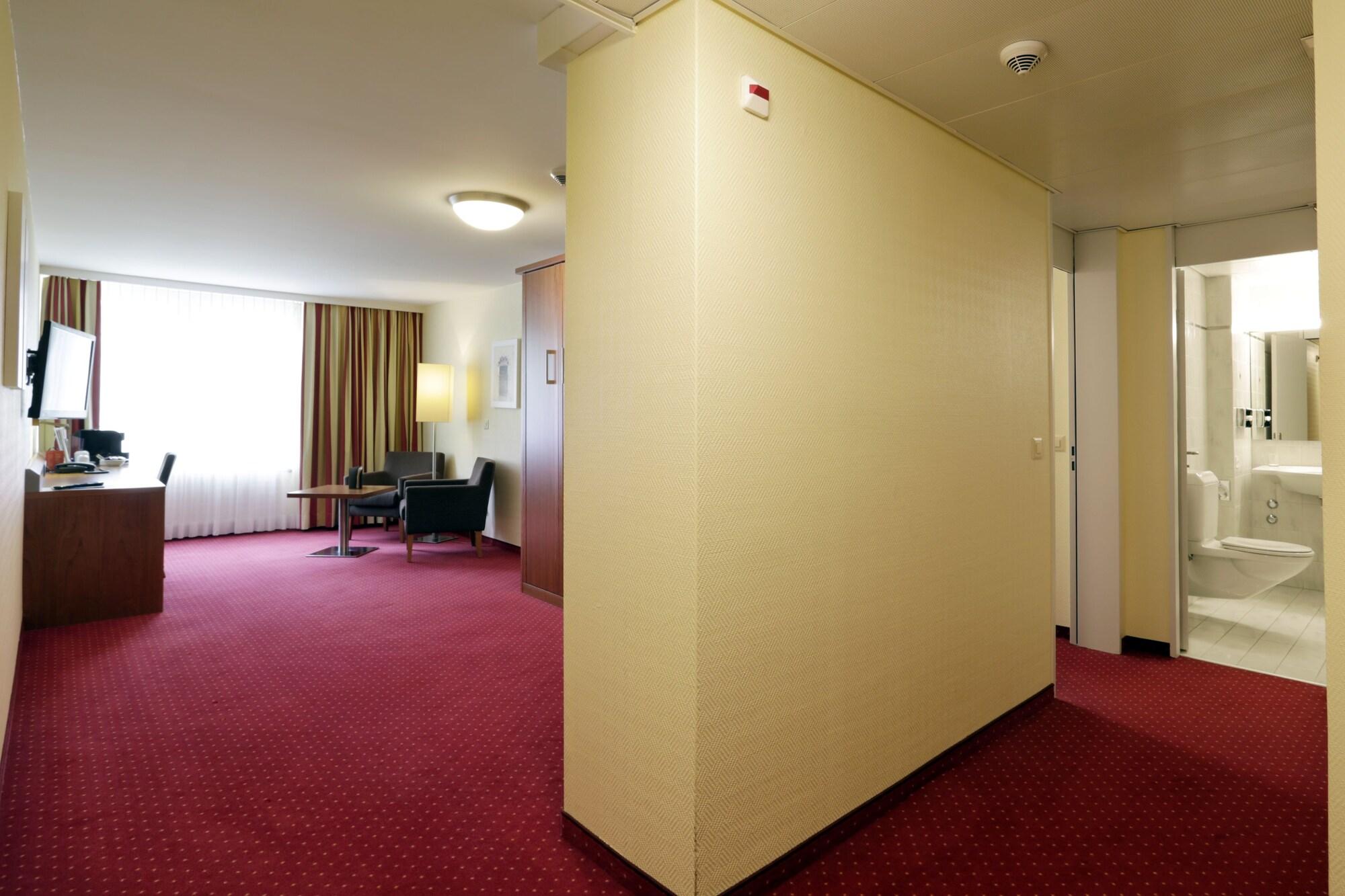 Western Bahnhof 4*
