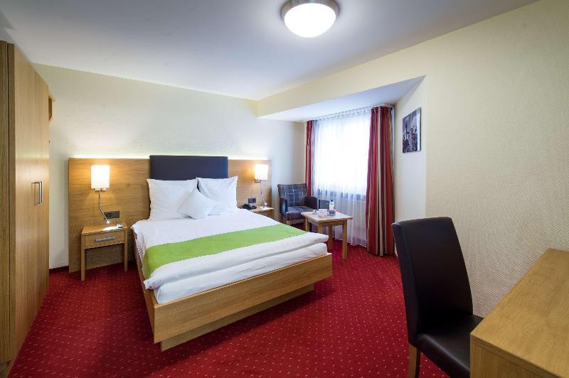 Western Bahnhof 4*
